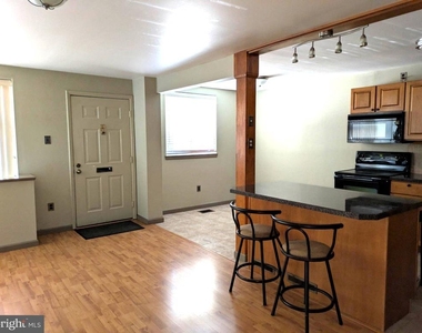 100 E Glenolden Avenue - Photo Thumbnail 1