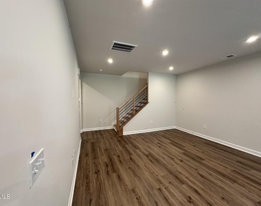 202 Solaire Alley - Photo Thumbnail 3