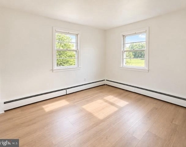 554 W Boot Road - Photo Thumbnail 12