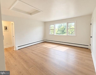 554 W Boot Road - Photo Thumbnail 3