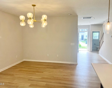 817 Oak Center Drive - Photo Thumbnail 4