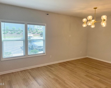 817 Oak Center Drive - Photo Thumbnail 5