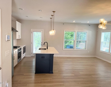 817 Oak Center Drive - Photo Thumbnail 2