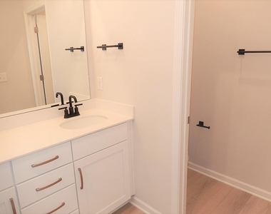 817 Oak Center Drive - Photo Thumbnail 15