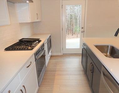 817 Oak Center Drive - Photo Thumbnail 10