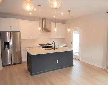 817 Oak Center Drive - Photo Thumbnail 8