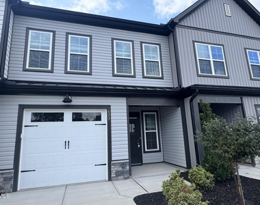 623 Marshskip Way - Photo Thumbnail 1
