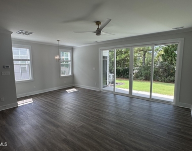 621 Marshskip Way - Photo Thumbnail 7