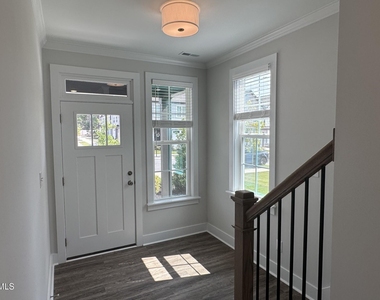 621 Marshskip Way - Photo Thumbnail 3