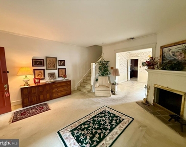 1557 Dauphin Avenue - Photo Thumbnail 4