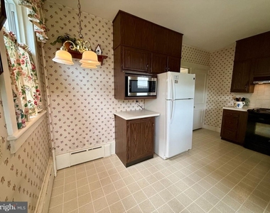 1557 Dauphin Avenue - Photo Thumbnail 11