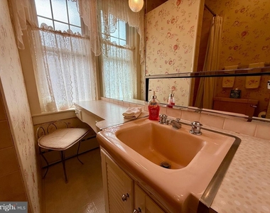 1557 Dauphin Avenue - Photo Thumbnail 23