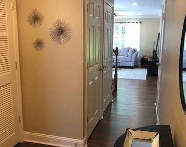172 Fountayne Lane - Photo Thumbnail 3