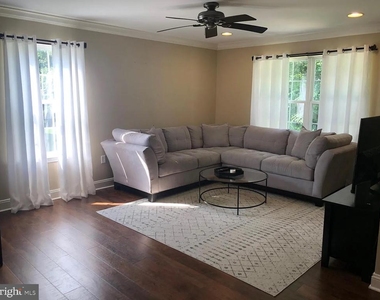 172 Fountayne Lane - Photo Thumbnail 4