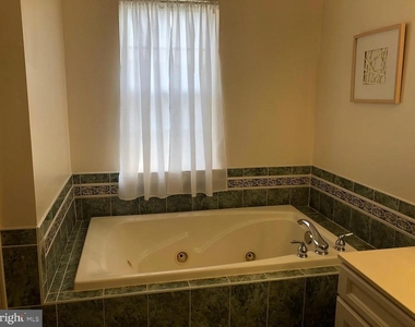 172 Fountayne Lane - Photo Thumbnail 13