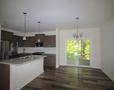 1504 Glacier Drive - Photo Thumbnail 7