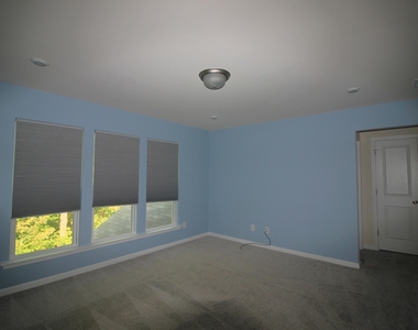 1504 Glacier Drive - Photo Thumbnail 8
