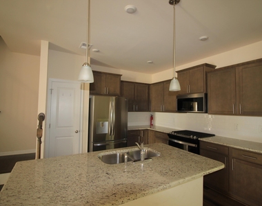 1504 Glacier Drive - Photo Thumbnail 5