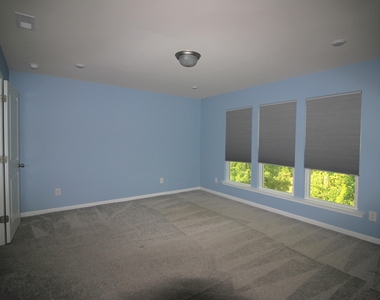 1504 Glacier Drive - Photo Thumbnail 9
