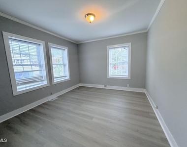 135 N West Street - Photo Thumbnail 8