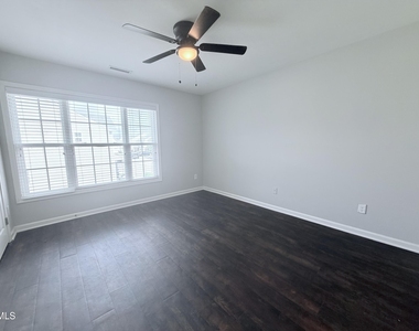 1903 Serenade Circle - Photo Thumbnail 4