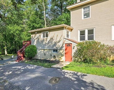 208 Hartford Road - Photo Thumbnail 3