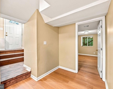 208 Hartford Road - Photo Thumbnail 6