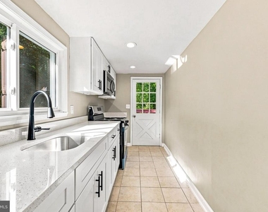 208 Hartford Road - Photo Thumbnail 20