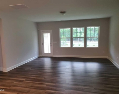 812 Matterhorn Drive - Photo Thumbnail 15