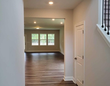 812 Matterhorn Drive - Photo Thumbnail 17