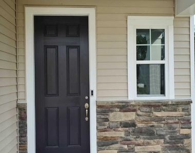 812 Matterhorn Drive - Photo Thumbnail 4