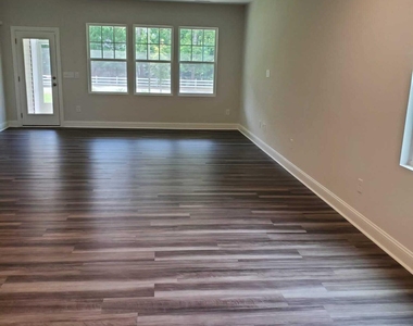 812 Matterhorn Drive - Photo Thumbnail 16
