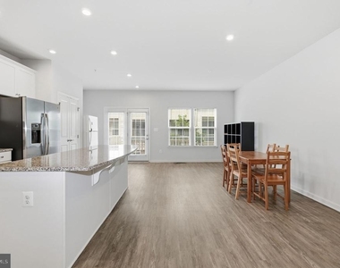 8206 Greenbelt Station Parkway - Photo Thumbnail 15