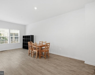8206 Greenbelt Station Parkway - Photo Thumbnail 16