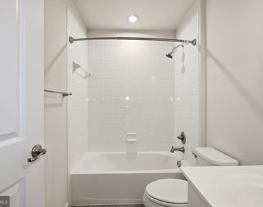 8206 Greenbelt Station Parkway - Photo Thumbnail 31