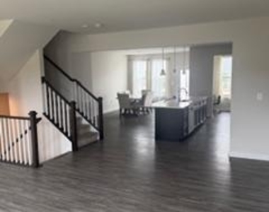 14916 Townshend Avenue - Photo Thumbnail 3