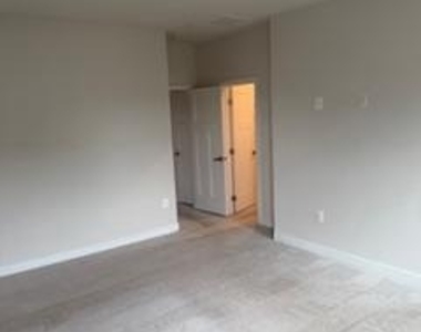 14916 Townshend Avenue - Photo Thumbnail 10