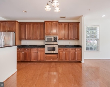 5214 Lynns Retreat Drive - Photo Thumbnail 5