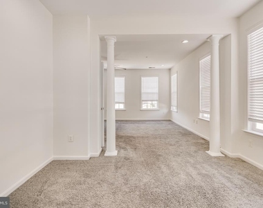 5214 Lynns Retreat Drive - Photo Thumbnail 17