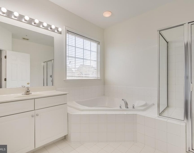 5214 Lynns Retreat Drive - Photo Thumbnail 36