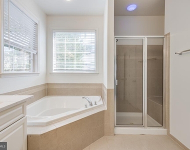 5214 Lynns Retreat Drive - Photo Thumbnail 23
