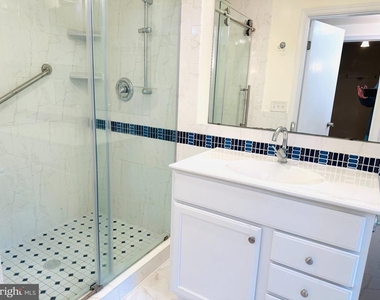 10916 Candlelight Lane - Photo Thumbnail 16