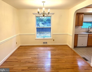 10916 Candlelight Lane - Photo Thumbnail 3