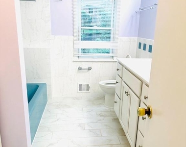 10916 Candlelight Lane - Photo Thumbnail 14