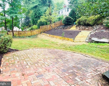 10916 Candlelight Lane - Photo Thumbnail 9