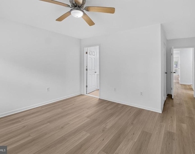 7400 Lakeview Drive - Photo Thumbnail 8