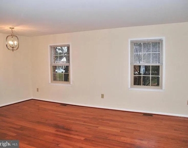 9 Midline Road - Photo Thumbnail 9