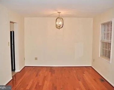 9 Midline Road - Photo Thumbnail 8