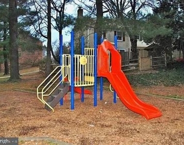 9 Midline Road - Photo Thumbnail 34