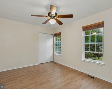 1327 Alderton Lane - Photo Thumbnail 13